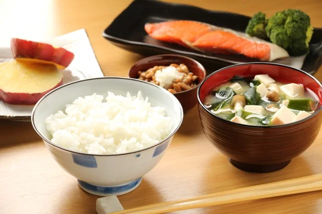 悪玉コレステロール値が高いといわれたら？食事や食べ物選びの工夫を解説