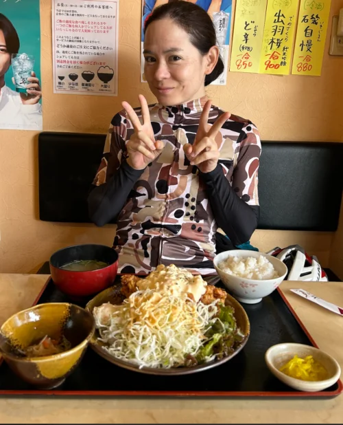 爆食デーは揚げ物やご飯大盛りも解禁！仲間と食べる食事がダイエット中の楽しみ