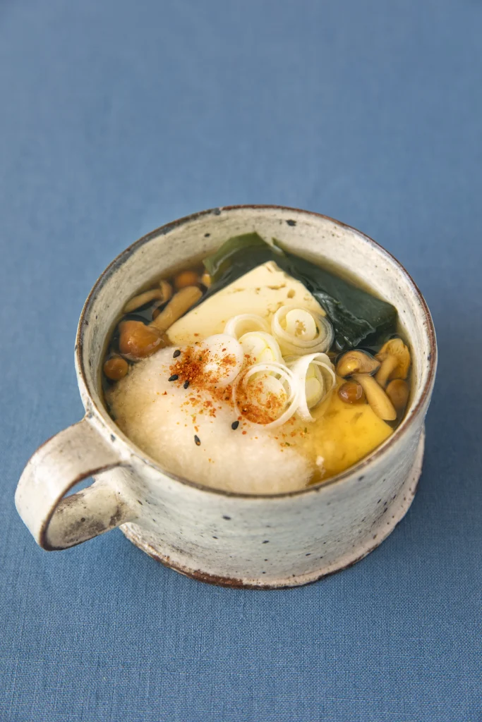 豆腐となめこのとろろスープ